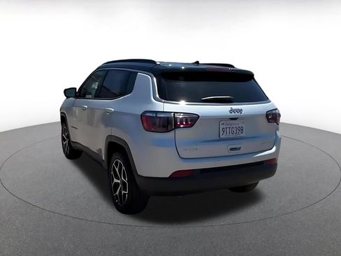 Used 2025 Jeep Compass Limited AWD/4WD image 11