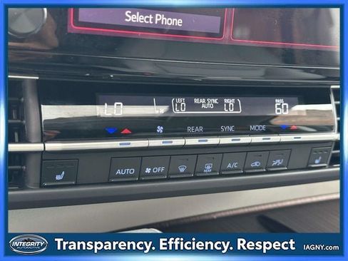 Used 2024 Toyota Sienna XLE FWD image 28