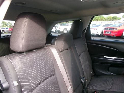 Used 2019 Dodge Journey SE FWD image 22