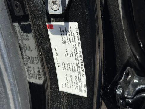 Used 2018 Tesla Model 3 Long Range RWD image 32