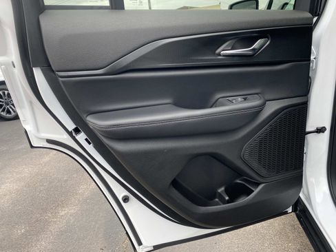 Certified 2025 Jeep Grand Cherokee Altitude image 17