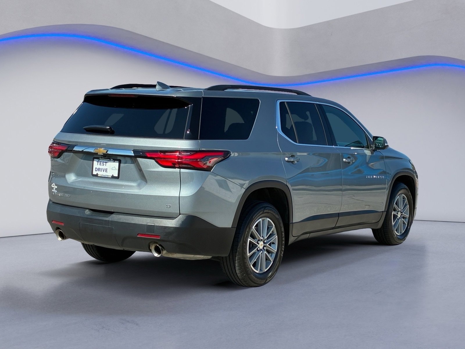 Used 2023 Chevrolet Traverse LT w/ LPO, Cargo Package AWD/4WD image 6