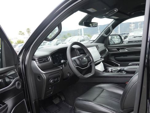 Used 2023 Jeep Wagoneer 2WD image 19