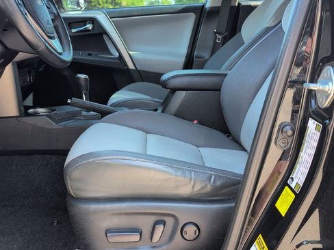 Used 2014 Toyota RAV4 Limited FWD image 10
