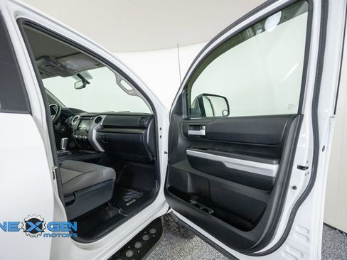 Used 2017 Toyota Tundra SR5 w/ SR5 Upgrade Package AWD/4WD image 41