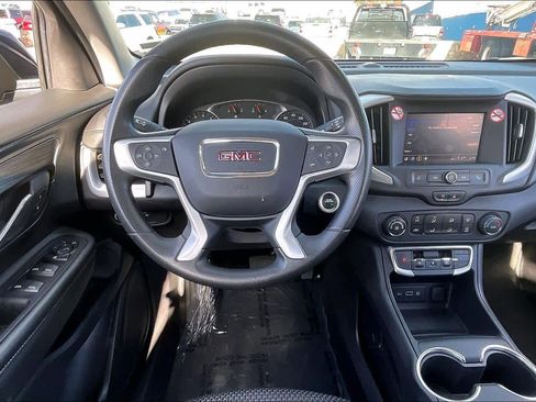 Used 2024 GMC Terrain SLE image 6