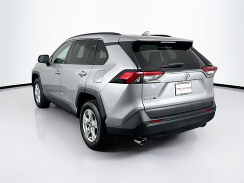 Used 2021 Toyota RAV4 XLE FWD image 10