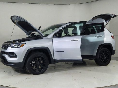 Used 2025 Jeep Compass Latitude w/ Convenience Group image 10