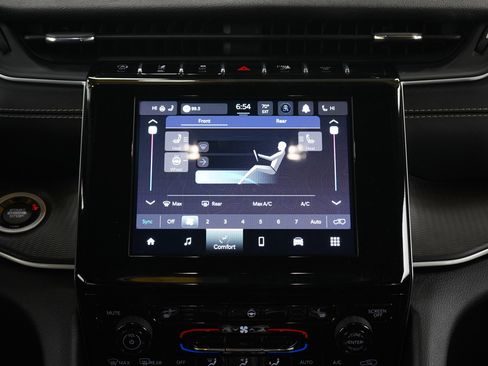 Used 2023 Jeep Grand Cherokee L Laredo image 17