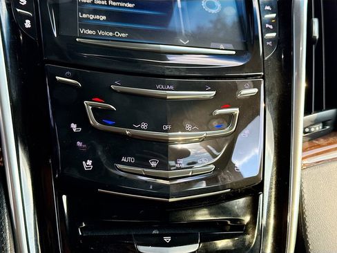 Used 2019 Cadillac Escalade Premium Luxury image 36