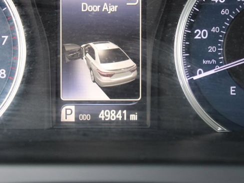 Used 2015 Toyota Camry XLE w/ Moonroof Package image 12