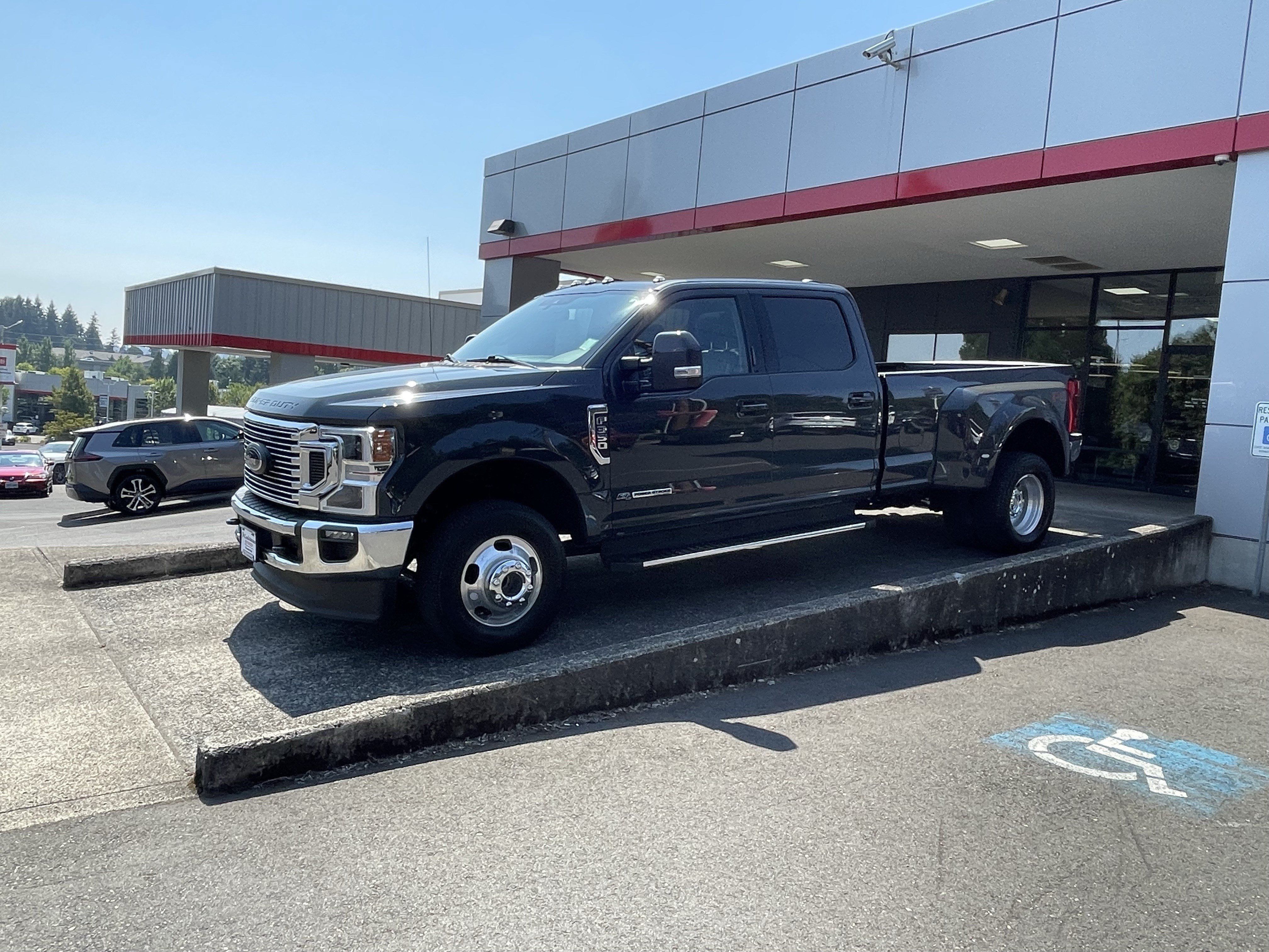 Used 2021 Ford F350 Lariat w/ Lariat Ultimate Package AWD/4WD image 4