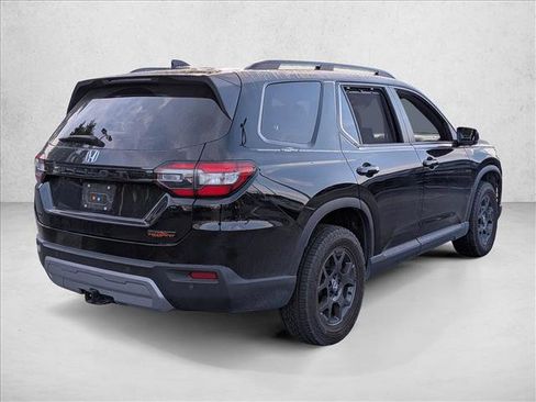 Used 2025 Honda Pilot TrailSport image 6