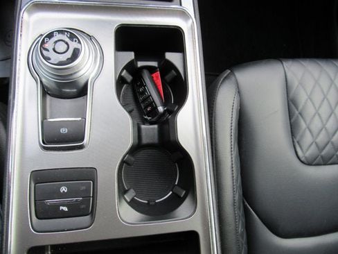 Used 2024 Ford Edge Titanium AWD/4WD image 20