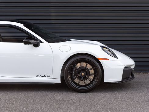 Certified 2025 Porsche 911 Carrera GTS RWD image 9