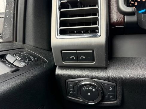 Used 2015 Ford F150 Platinum w/ Equipment Group 701A Luxury AWD/4WD image 21