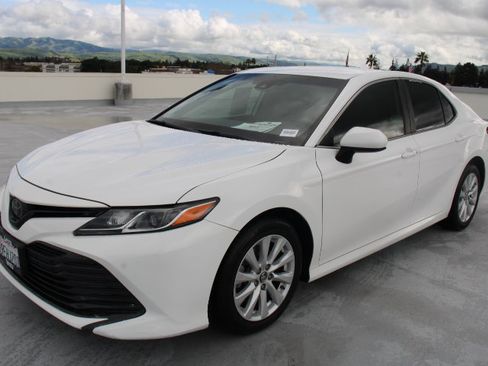 Certified 2019 Toyota Camry LE image 6