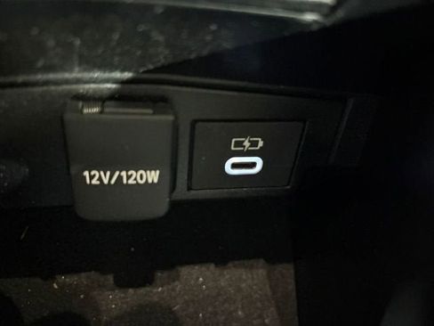 Used 2023 Toyota Corolla Cross L image 10