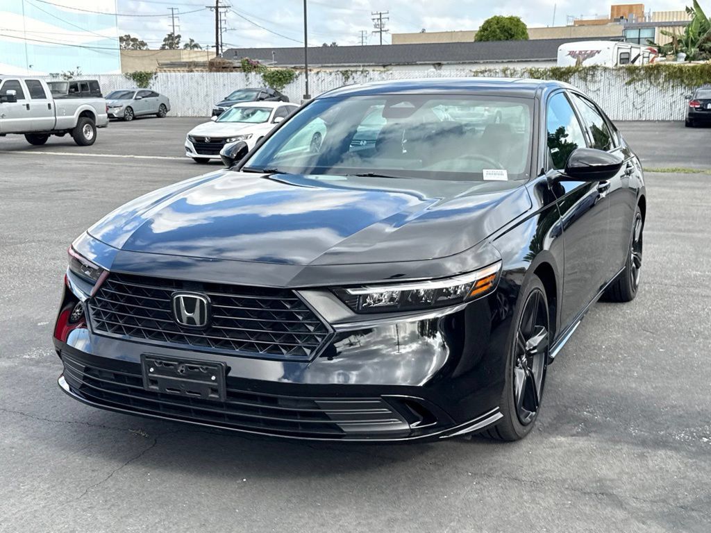 Used 2025 Honda Accord Sport image 3