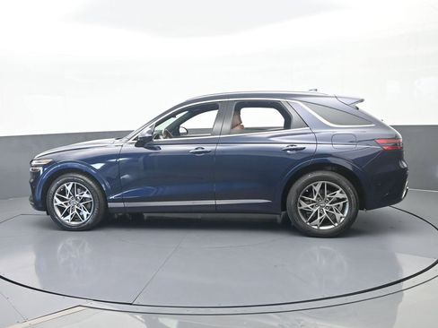 Used 2022 Genesis GV70 2.5T w/ Advanced Package image 3