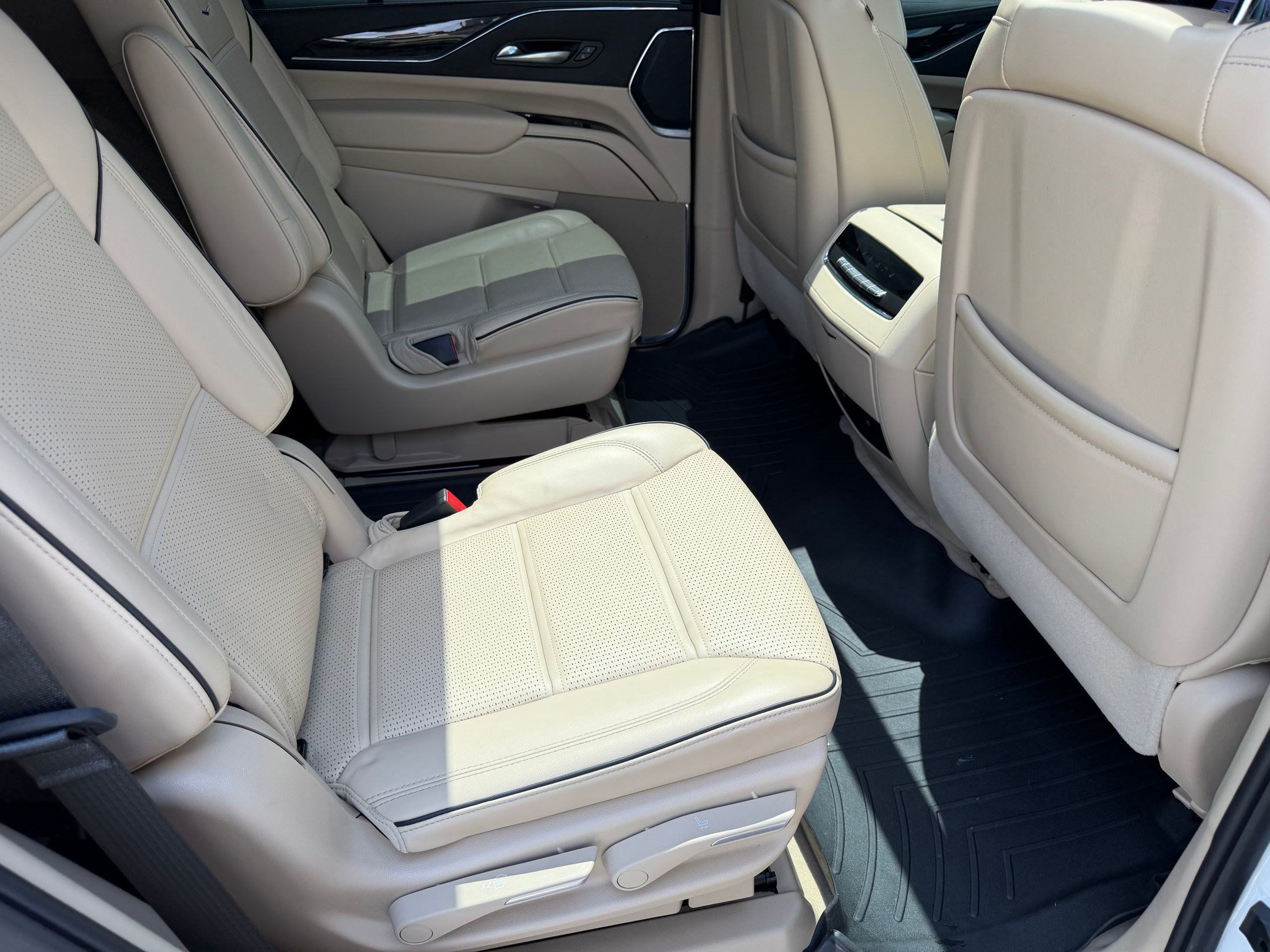 Certified 2024 Cadillac Escalade Premium Luxury w/ Performance Package AWD/4WD image 49