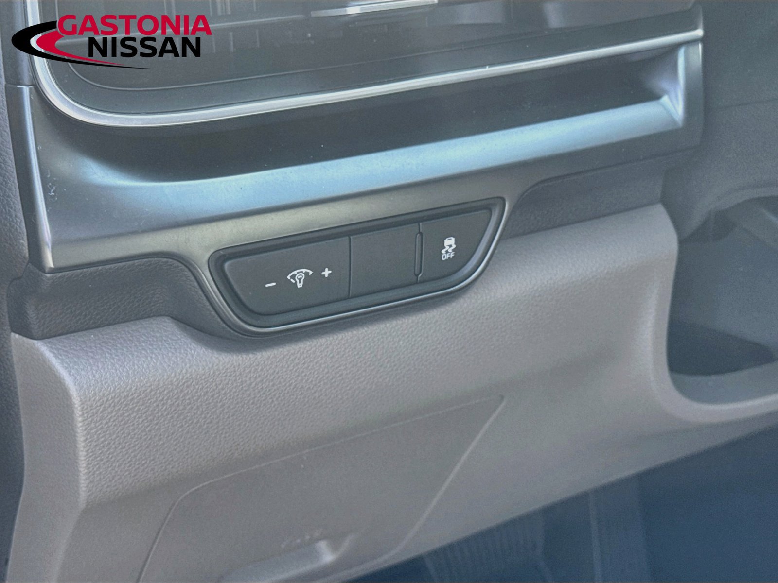 Used 2025 Kia Carnival FWD image 13