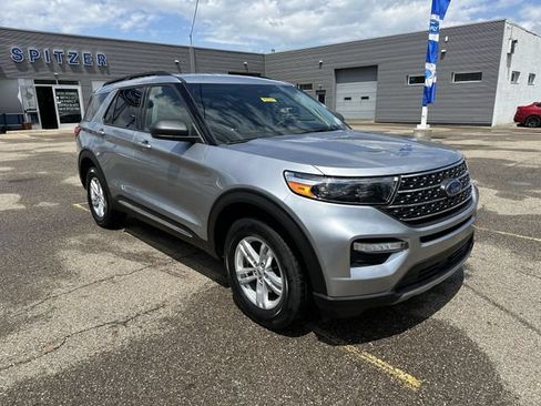 Used 2022 Ford Explorer XLT w/ Equipment Group 202A AWD/4WD image 11