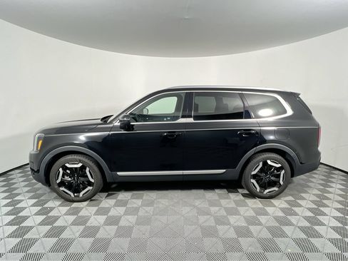 Used 2024 Kia Telluride EX w/ EX Captain's Chair Package FWD image 6