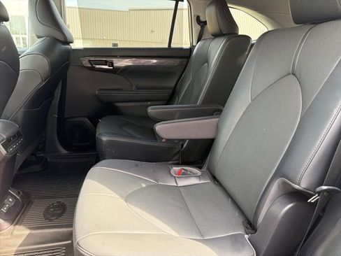 Used 2022 Toyota Highlander Limited image 36