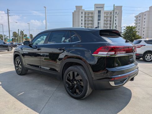 New 2026 Volkswagen Atlas Cross Sport SE FWD image 6