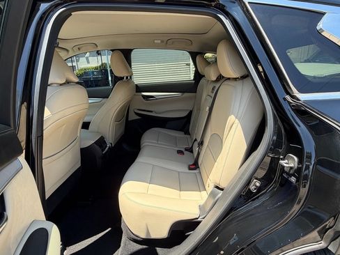 Used 2019 INFINITI QX50 Luxe w/ Navigation Package FWD image 14