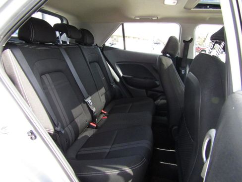 Used 2021 Hyundai Venue SEL w/ Premium Package image 25