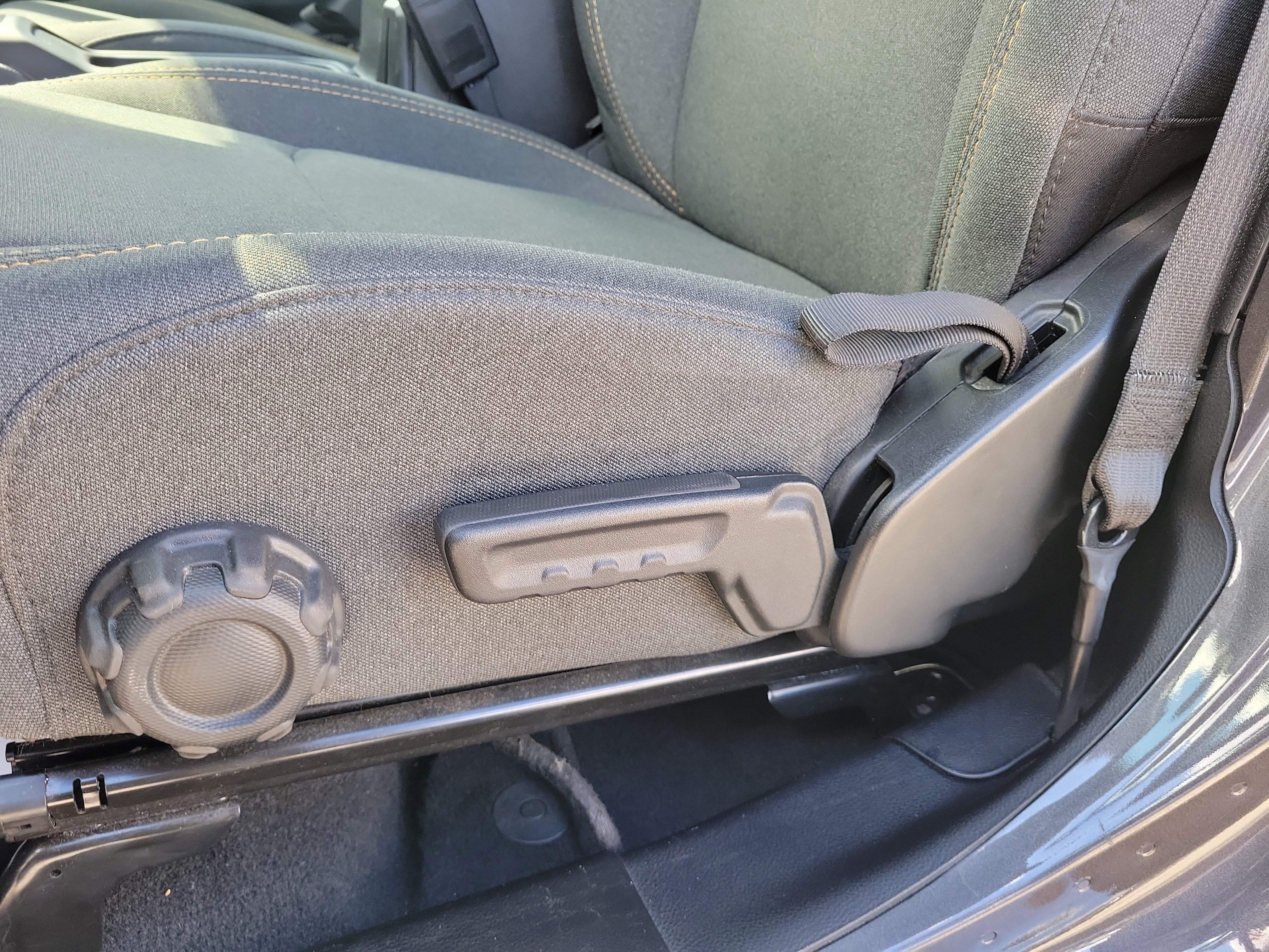 Used 2025 Jeep Wrangler Unlimited Sahara AWD/4WD image 16