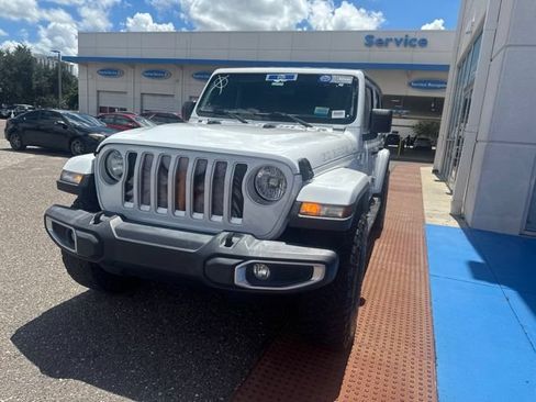 Used 2019 Jeep Wrangler Unlimited Sahara AWD/4WD image 7