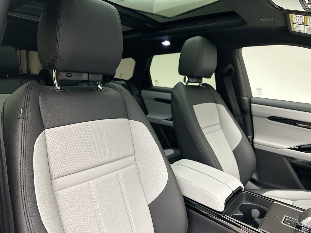 Used 2026 Land Rover Range Rover Evoque Dynamic SE AWD/4WD image 6