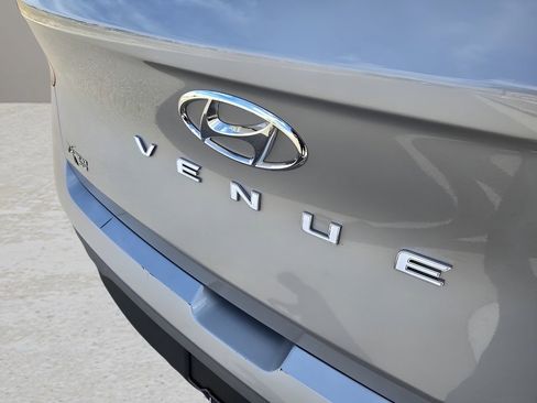 Used 2025 Hyundai Venue SEL image 10