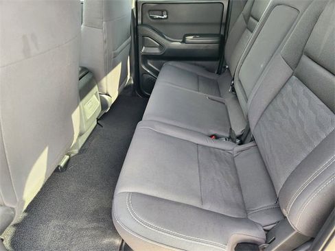 Used 2024 Nissan Frontier SV image 30
