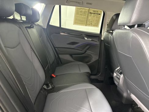 Used 2025 Volkswagen Tiguan SE AWD/4WD image 25