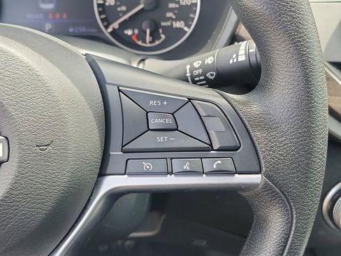 Used 2024 Nissan Altima 2.5 SV FWD image 25