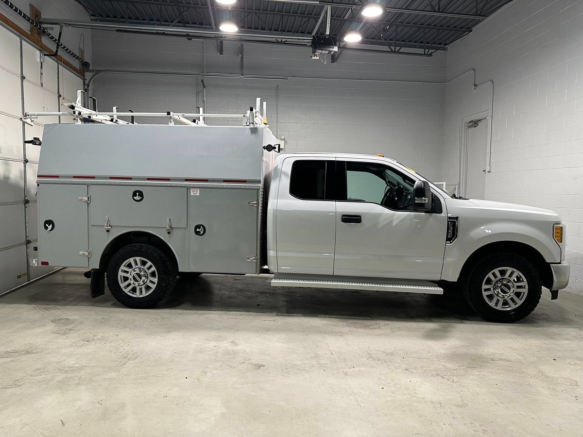 Used 2017 Ford F350 XLT RWD image 2