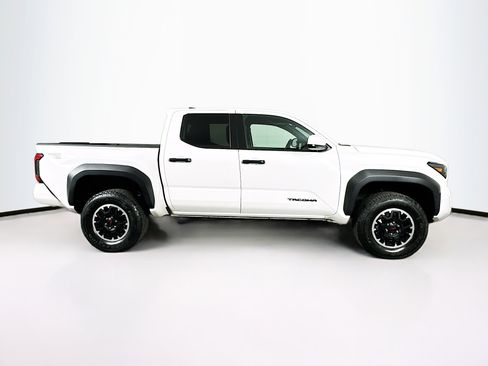 Used 2025 Toyota Tacoma TRD Off-Road image 10