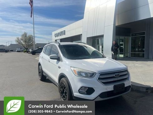 Used 2018 Ford Escape SE image 1