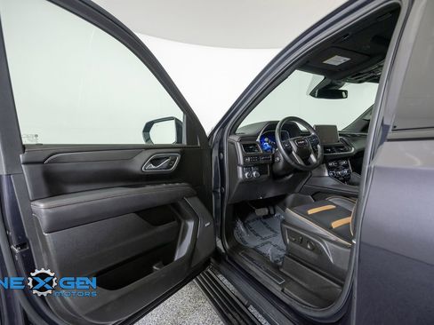 Used 2023 GMC Yukon XL AT4 w/ AT4 Premium Package AWD/4WD image 9