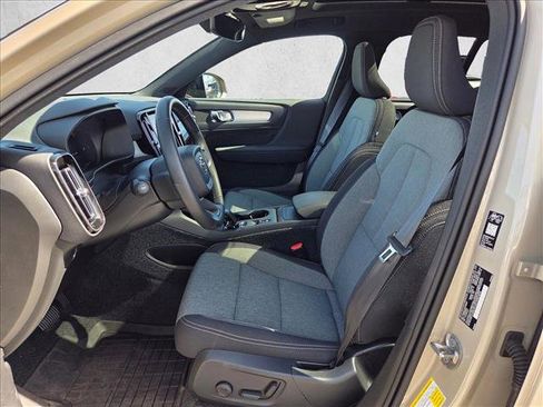 Used 2026 Volvo XC40 B4 Core w/ Protection Package Premier FWD image 24