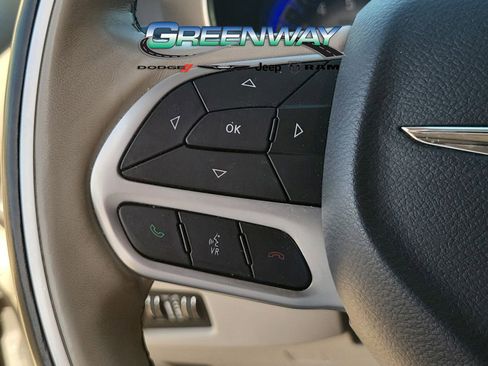 Used 2019 Chrysler Pacifica Limited image 28