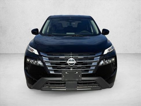 Used 2024 Nissan Rogue SV image 2