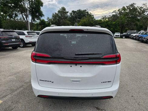 New 2026 Chrysler Pacifica Limited w/ S Appearance Package image 5