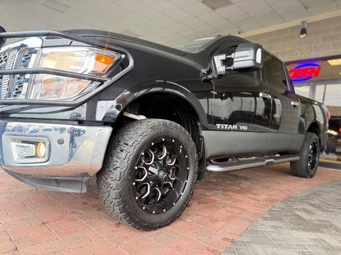 Used 2019 Nissan Titan SV w/ SV Convenience Package image 24
