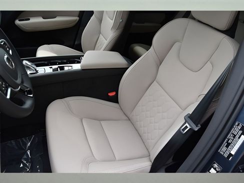 Certified 2026 Volvo XC60 B5 Core w/ Protection Package Premier image 13