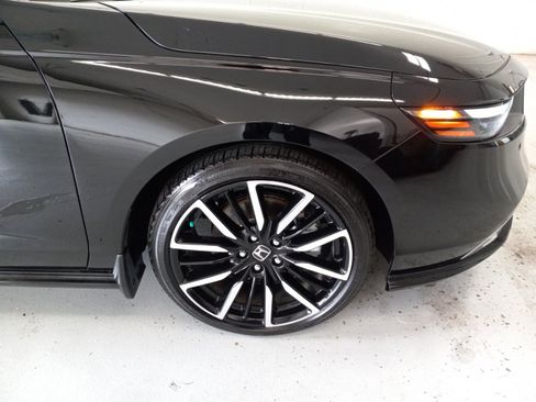 Used 2024 Honda Accord Touring image 3
